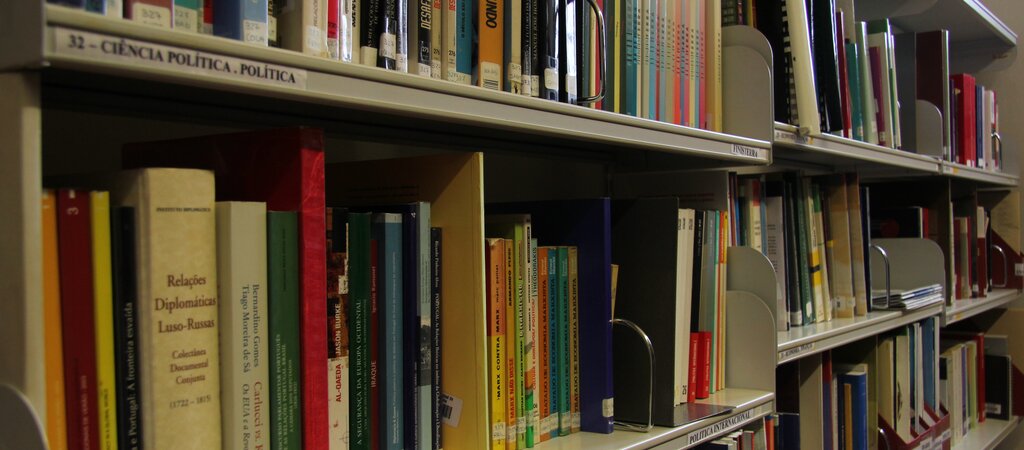 Biblioteca 3 1 1024 450