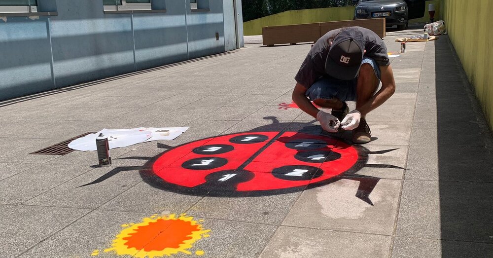 Pinturas dos percursos psicomotores nas escolas de Ponte de Lima
